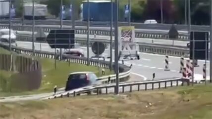 Alfa romeo vozi u kontrasmeru na autoputu