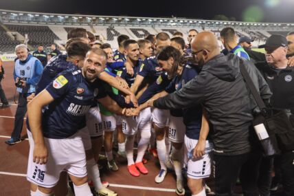 Ifet Đakovac kao kapiten TSC iz Bačke Topole nakon meča protiv Partizana u Humskoj.