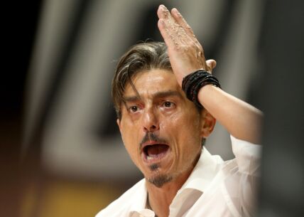 Dimitris Janakopulos viče na sudije.
