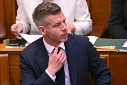 Peter Mađar polaže zakletvu na mesto premijera 3.jpg