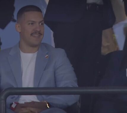 Baka Prase u odelu na finalu Kupa Srbije