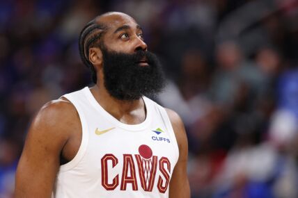 Džejms Harden u belom dresu Kavalirsa.