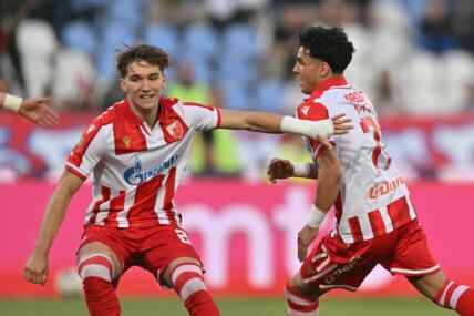 Adem Avdić trči posle gola Partizanu.