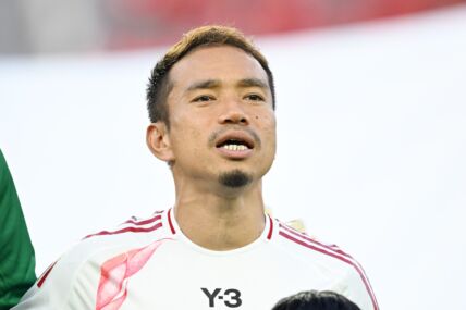 Juto Nagatomo tokom intoniranja himne