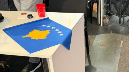 Albanski novinari doneli zastavu Kosova na finale Evrovizije