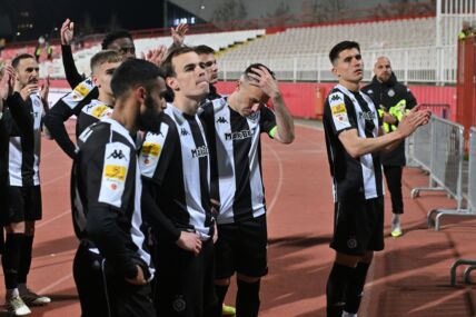 Fudbaleri Partizana na stadionu Vojvodine u Novom Sadu.