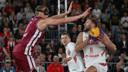 Marsel Ponjitka u prodoru na Poljska Letonija basket 3x3