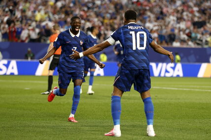 Usman Dembele i Kilijan Mbape slave gol na Francuska Irak