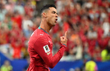 Kristijano Ronaldo podigao prst dok je slavio prvi gol na Svetskom prvenstvu