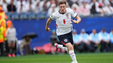 Eliot Anderson vodi loptu u Engleskoj