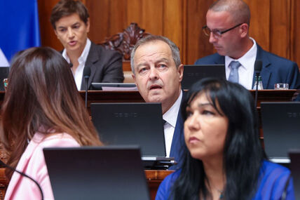 Vanredno zasedanje Skupštine (1).jpg