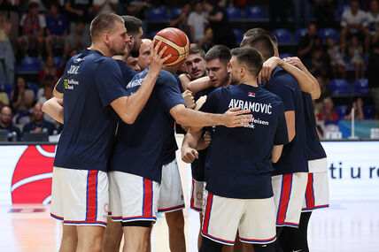 Zagrevanje košarkaša na utakmici Srbija - Bosna i Hercegovina(35).jpg