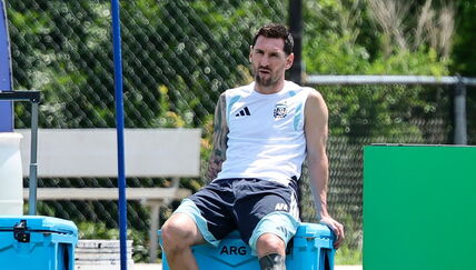 Leo Mesi sedi na kanti za đubre na treningu Argentine