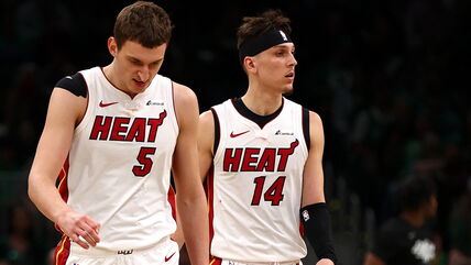 Tajler Hiro i Nikola Jović na utakmici Majamija