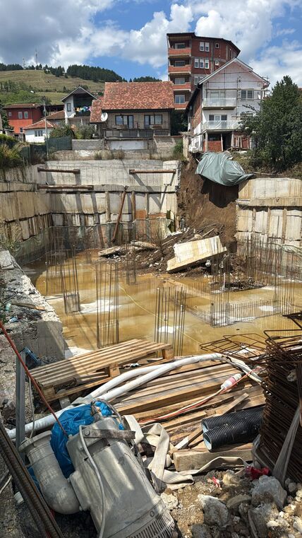 Obrušio se potporni zid na gradilištu u Novom Pazaru