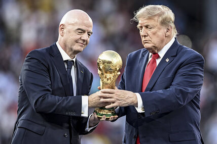 Tramp i Infantino drže pehar Svetskog prvenstva