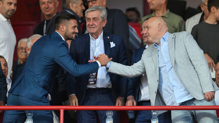 Predsednik Vojvodine Dragoljub Zbiljić se pozdravlja sa Dušanom Tadićem