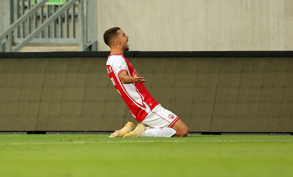 Hapoel Berševa slavi gol protiv Crvene zvezde.