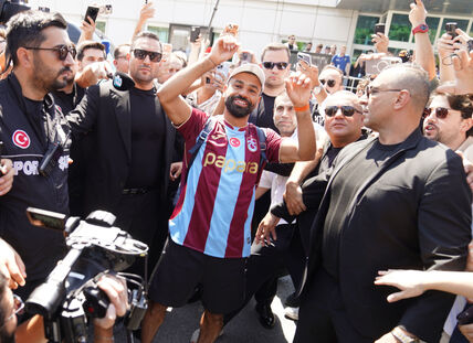 Mohamed Salah u dresu Trabzona na aerodromu u Istanbulu
