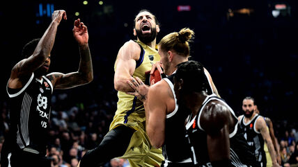 Tornike Šengelija u prodoru na utakmici Partizan Barselona