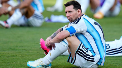 Lionel Mesi zamišljen na utakmici Argentina Španija u finalu Svetskog prvenstva