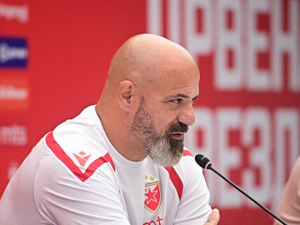 Trener Crvene zvezde Dejan Stanković.