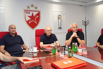 Vanredni sastanak FK Crvena zvezda (4).jpg