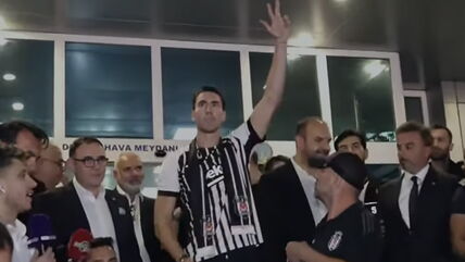 Dušan Vlahović digao tri prsta u Istanbulu