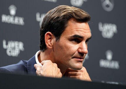 Rodžer Federer izbliza kadar iz profila.
