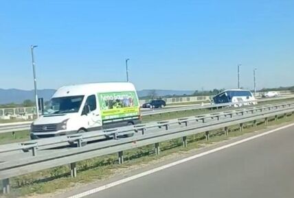 Autobus se prevrnuo