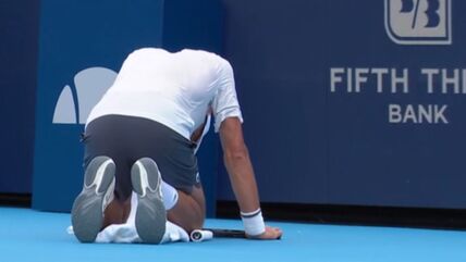 Novak Đoković pao na kolena u Sinsinatiju