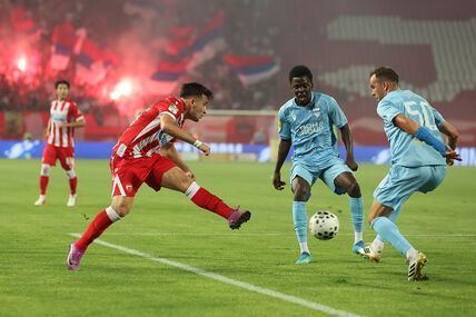 Krilni fudbaler Crvene zvezde Loizos Loizu.