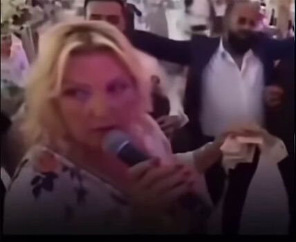 Snežana Đurišić na slavlju prekinuta u pola pesme (2).jpg
