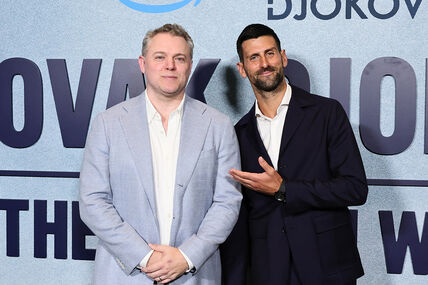 Džejson Hir i Novak Đoković na premijeri filma "Novak Đoković: Zimski vuk" u SAD.