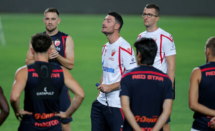 Albert Rijera sa fudbalerima Crvene zvezde.