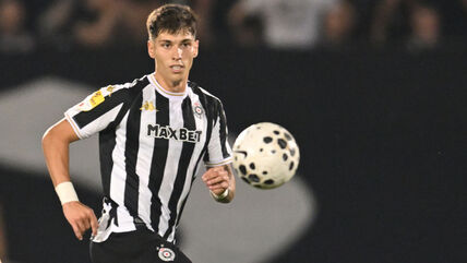 Milan VUkotić u prodoru na Partizan UNA Štrasen.