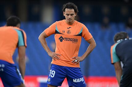 Enes Unal napadač Hetafea na zagrevanju pred Partizan