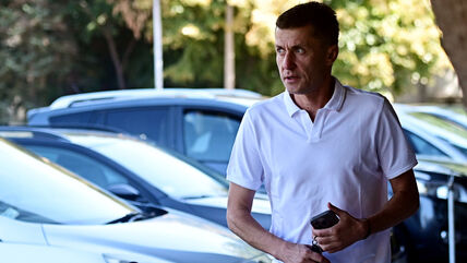 Saša Ilić na parkingu stadiona u Humskoj ulazi u klub