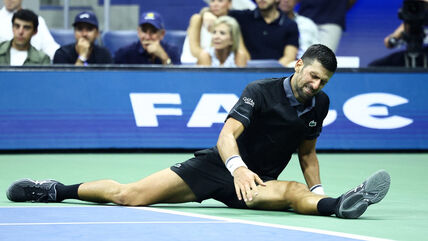 Novak Đokovic pada na teren na US Openu