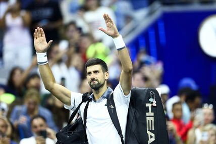 Novak Đoković pozdravlja publiku posle poraza na US Openu