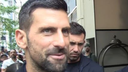 Novak Đoković pred hotelom u Njujorku