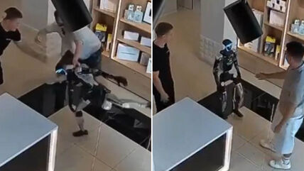 robot tuča