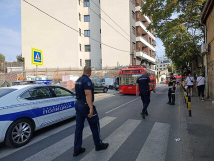 Prve slike sa mesta nesreće kada je pao mladić na trolejbus (3).jpg
