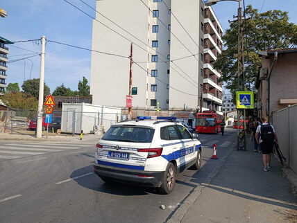 Muškarac pao na trolejbus u Beogradu
