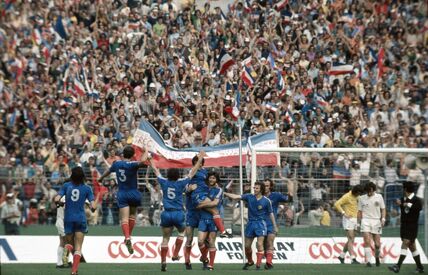 Slavlje reprezentacije Jugoslavije protiv Škotske na Svetskom prvenstvu 1974