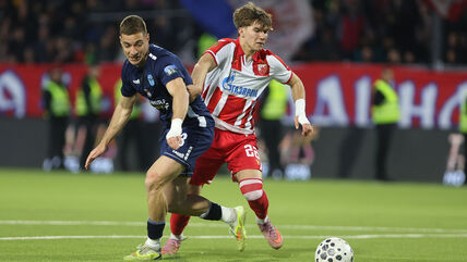 Vasilije Kostov dribla na Železničar Crvena zvezda