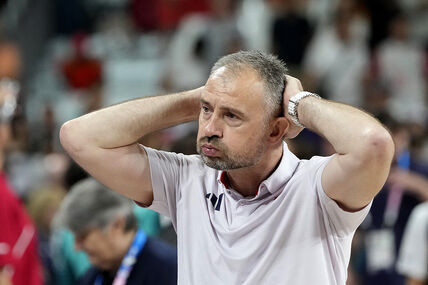 Nikola Grbić se hvata za glavu.