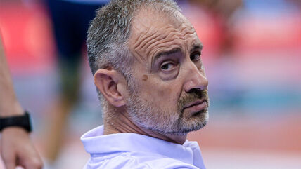 Nikola Grbić krupan kadar gleda u kameru.