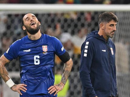 Selektor Srbije Veljko Paunović i reprezentativac Nemanja Gudelj nakon poraza u Ligi nacija.