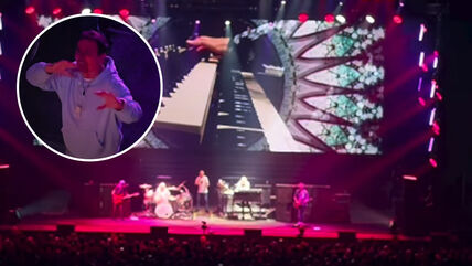 Keba kao pravi roker na koncertu Deep Purple